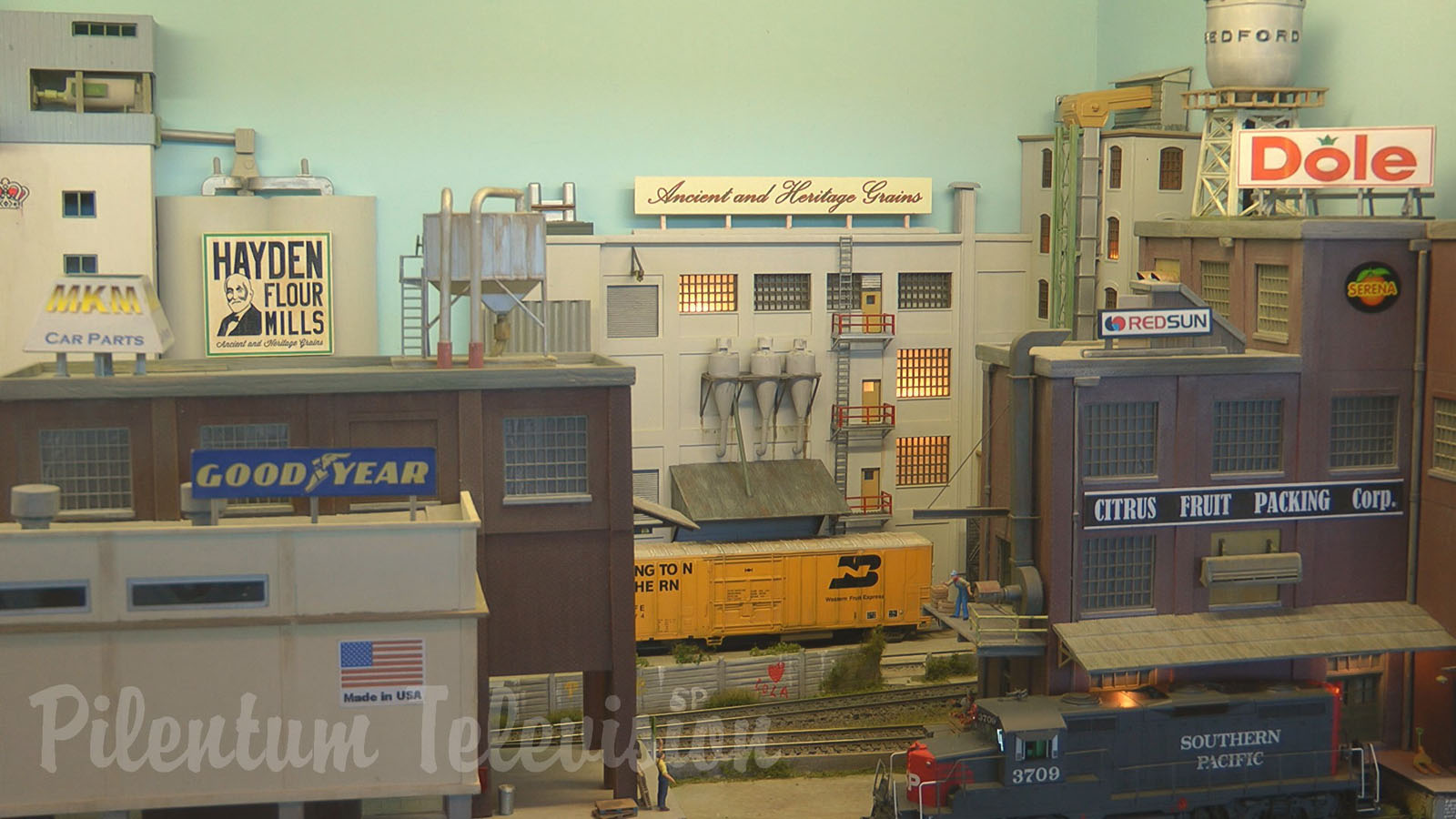 Rail Transport Modeling in Front of the “Arizona Cold Storage Warehouse”: Industry Switching Layout in HO Scale