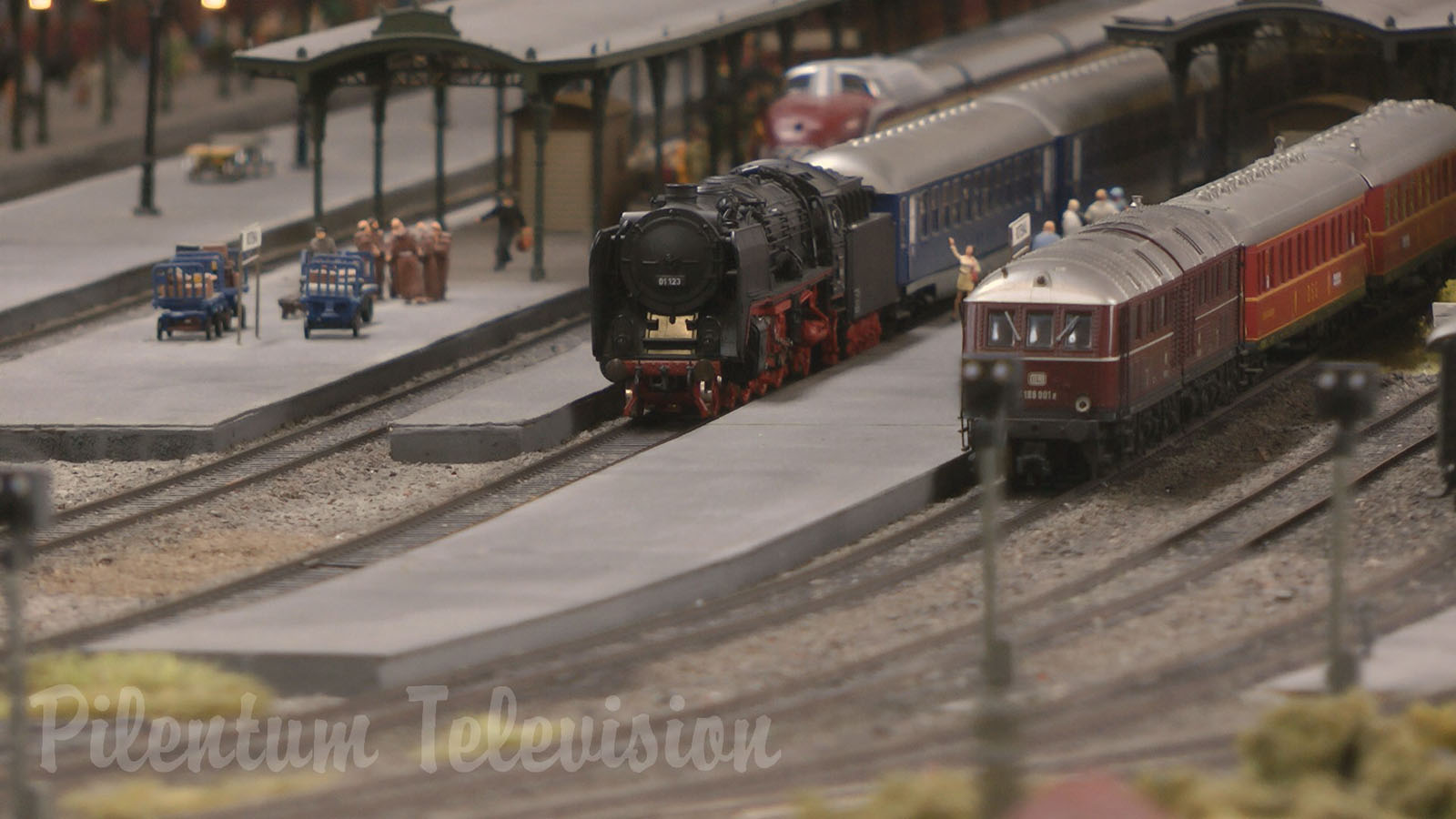 Trains in Germany: Steam locomotives and diesel-electric road-switcher locomotives in HO scale