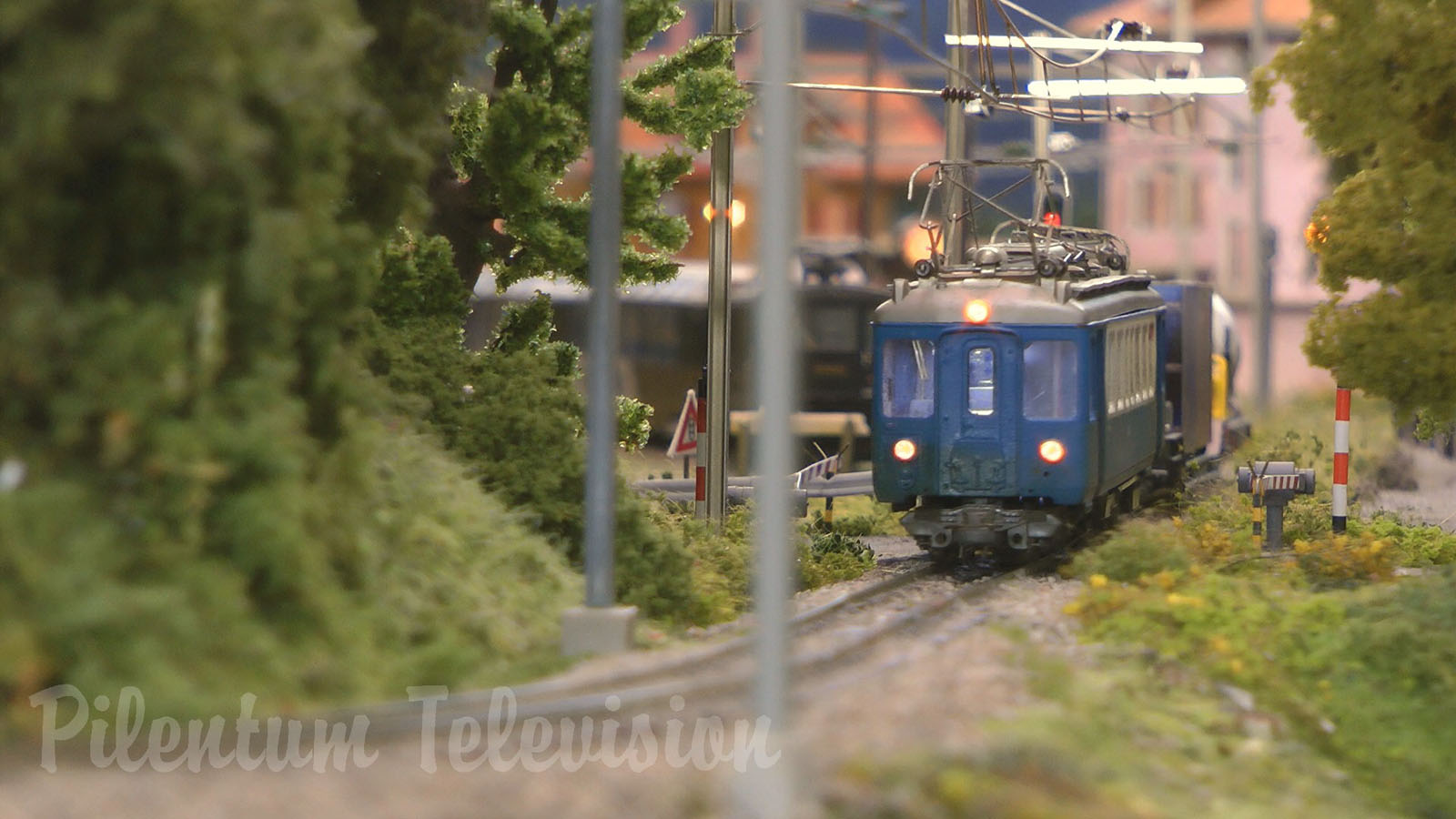 Trains in Switzerland: Model Railroad Layout by Modelspoor Vereniging Spoorgroep Zwitserland