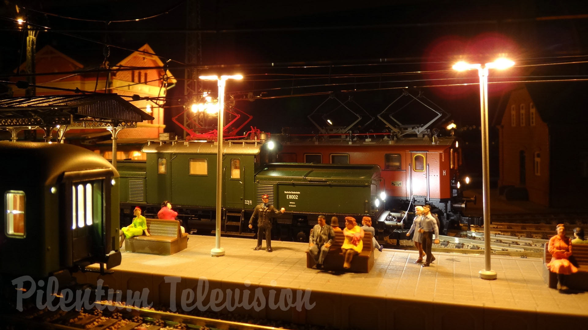One of the finest German model railway layouts in small spaces - HO scale model train layout by Ignacio O'Callaghan